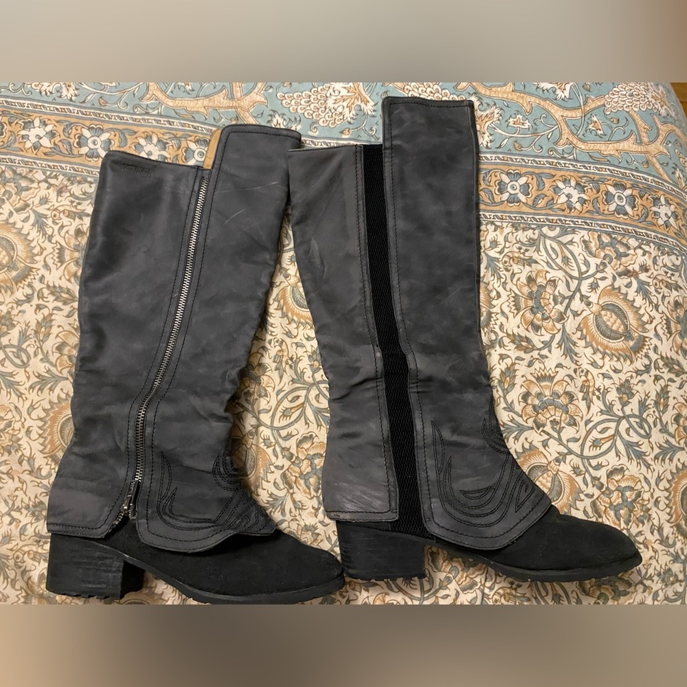 Women’s 8.5 Delaney Von Dutch Grey/Black Boots